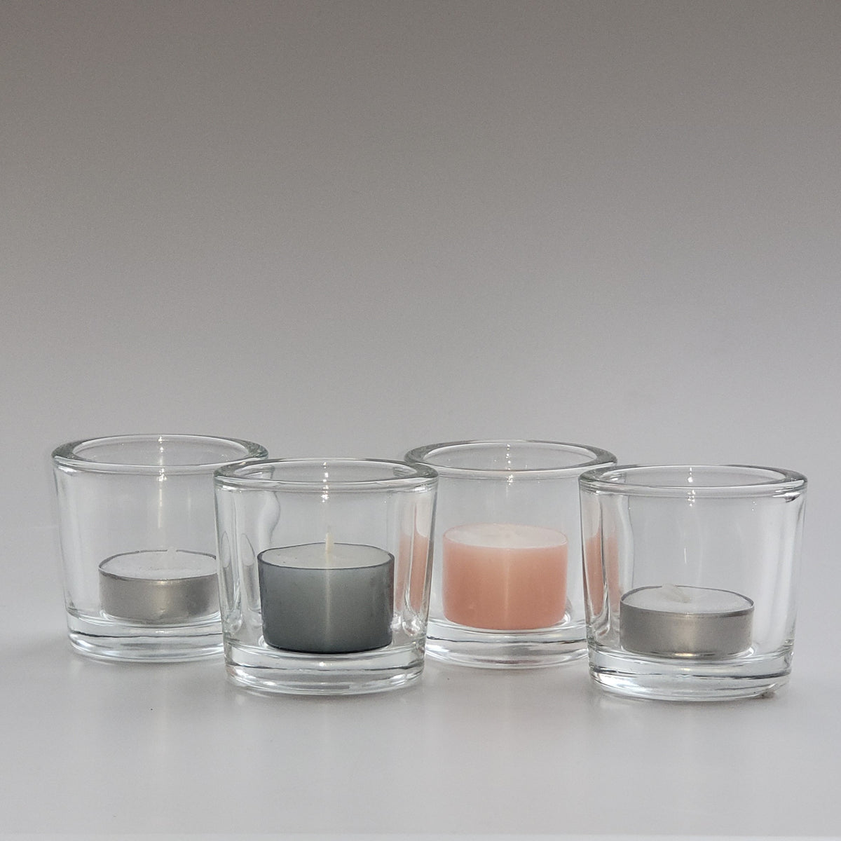 Massives Glas leicht konisch für Teelichter  oder auch als kleines Dessert Glas. Dickwandiges Glas.