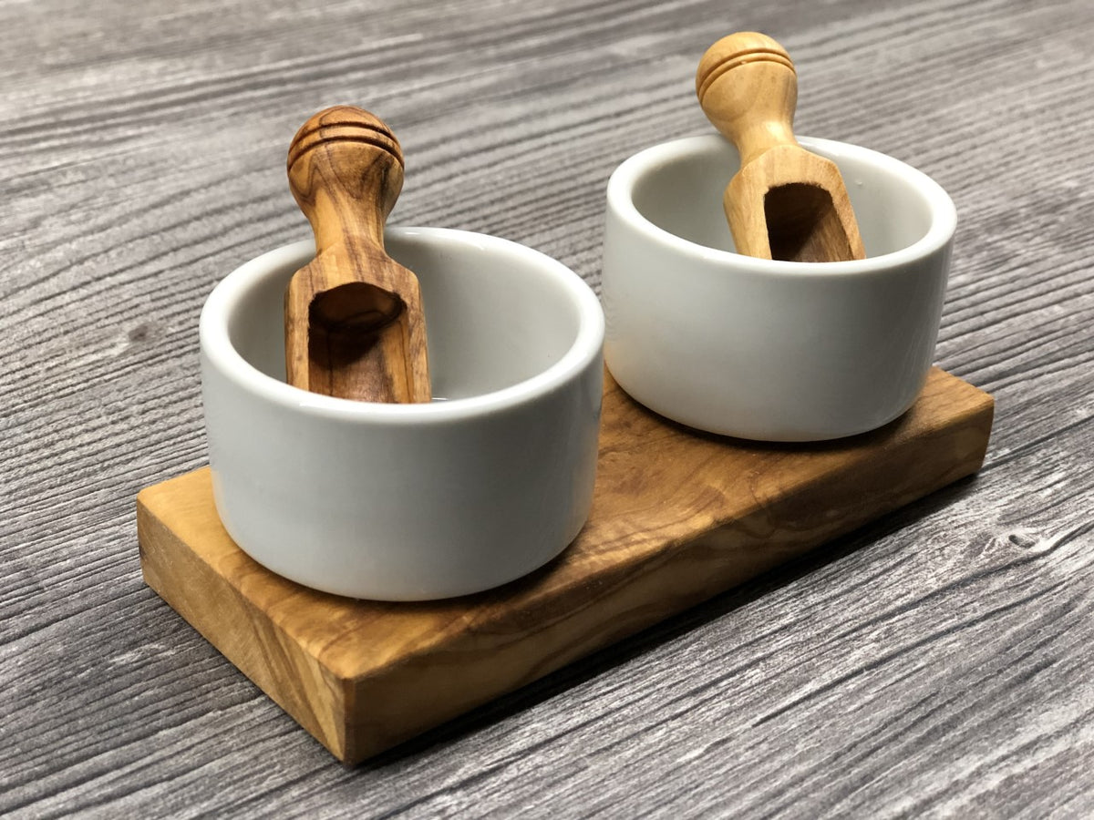 Olivenholzbrett mit 2er Set Keramikschälchen weiß
